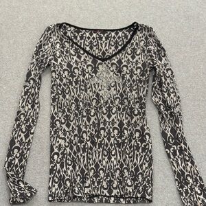 Black and White Patterned Women's Top